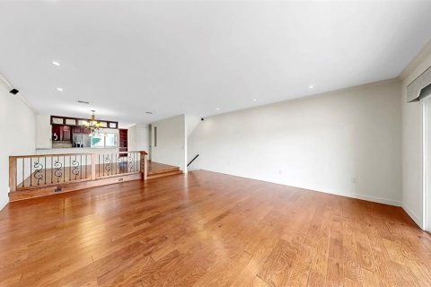 Townhouse in Treasure Island, Florida 2 bedrooms, 162.58 sq.m. № 1810588 - photo 27