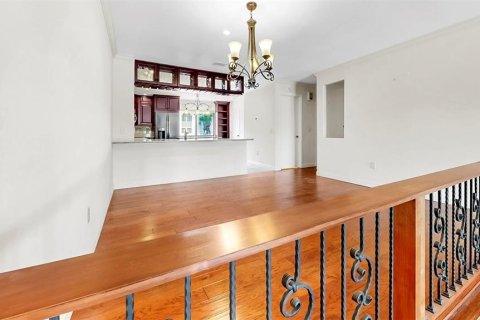 Townhouse in Treasure Island, Florida 2 bedrooms, 162.58 sq.m. № 1810588 - photo 5