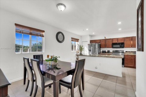 Touwnhouse à louer à Homestead, Floride: 3 chambres, 224.36 m2 № 2000085 - photo 11