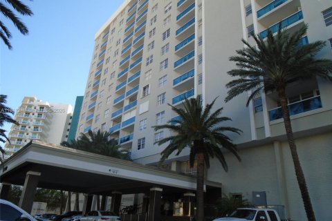 Copropriété à louer à Miami Beach, Floride: 2 chambres, 123.19 m2 № 1998373 - photo 3