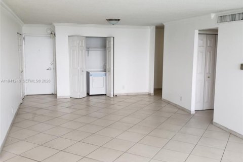Copropriété à louer à Miami Beach, Floride: 2 chambres, 123.19 m2 № 1998373 - photo 23