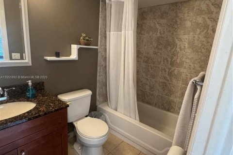 Condo in Sunrise, Florida, 2 bedrooms  № 1762720 - photo 19