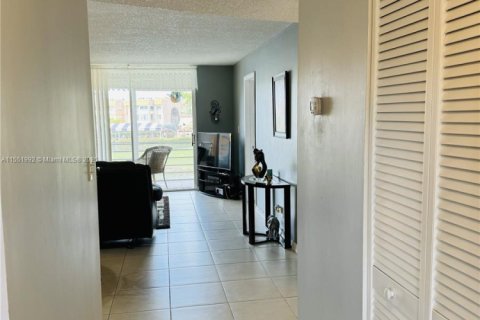 Condo in Sunrise, Florida, 2 bedrooms  № 1762720 - photo 6
