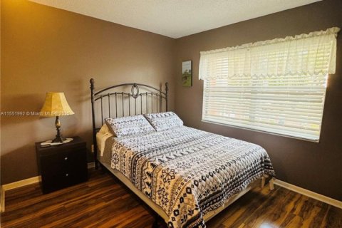 Condo in Sunrise, Florida, 2 bedrooms  № 1762720 - photo 13