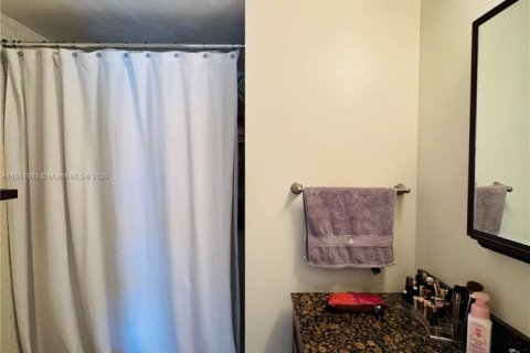 Condo in Sunrise, Florida, 2 bedrooms  № 1762720 - photo 26