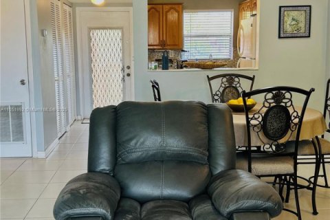 Condo in Sunrise, Florida, 2 bedrooms  № 1762720 - photo 8