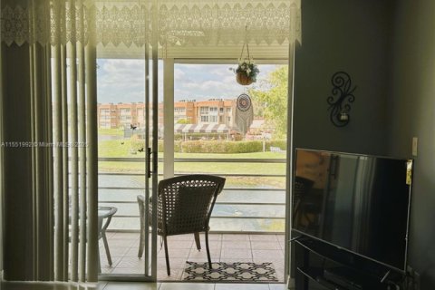 Condo in Sunrise, Florida, 2 bedrooms  № 1762720 - photo 21