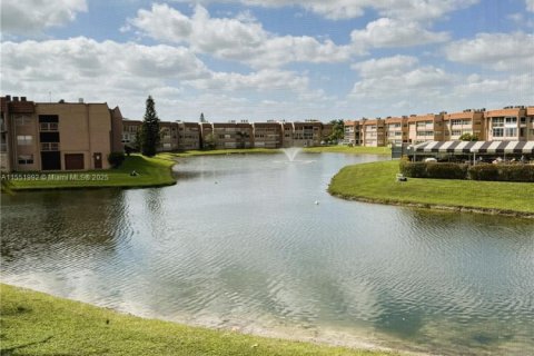 Condo in Sunrise, Florida, 2 bedrooms  № 1762720 - photo 28