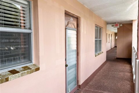 Condo in Sunrise, Florida, 2 bedrooms  № 1762720 - photo 5