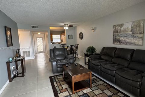 Condo in Sunrise, Florida, 2 bedrooms  № 1762720 - photo 7