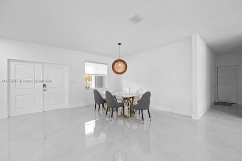 House in Homestead, Florida 4 bedrooms, 246.56 sq.m. № 1705923 - photo 9