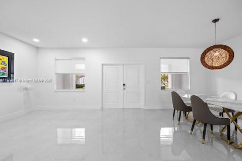 House in Homestead, Florida 4 bedrooms, 246.56 sq.m. № 1705923 - photo 11