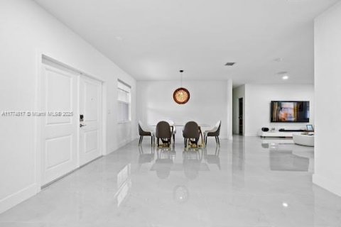 House in Homestead, Florida 4 bedrooms, 246.56 sq.m. № 1705923 - photo 12