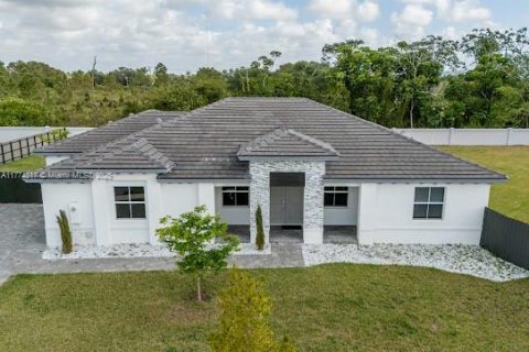 House in Homestead, Florida 4 bedrooms, 246.56 sq.m. № 1705923 - photo 1