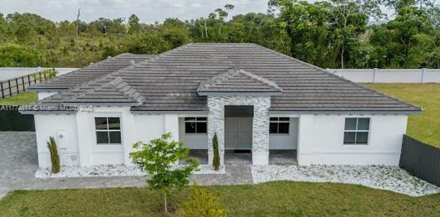 House in Homestead, Florida 4 bedrooms, 246.56 sq.m. № 1705923