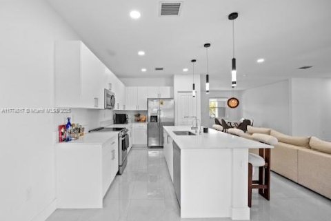 House in Homestead, Florida 4 bedrooms, 246.56 sq.m. № 1705923 - photo 2
