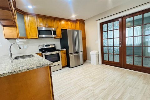 Casa en alquiler en Brandon, Florida, 2 dormitorios, 80.82 m2 № 1899899 - foto 13