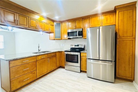 Casa en alquiler en Brandon, Florida, 2 dormitorios, 80.82 m2 № 1899899 - foto 8