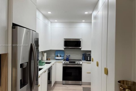 Condo in Bal Harbour, Florida, 2 bedrooms  № 2264940 - photo 8