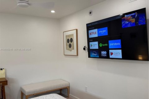 Condo in Bal Harbour, Florida, 2 bedrooms  № 2264940 - photo 16