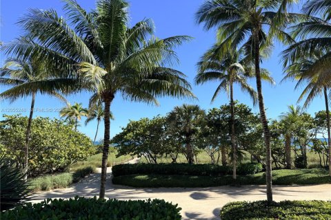 Condo in Bal Harbour, Florida, 2 bedrooms  № 2264940 - photo 2