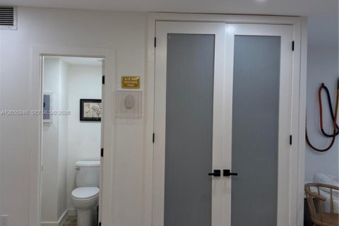 Condo in Bal Harbour, Florida, 2 bedrooms  № 2264940 - photo 7
