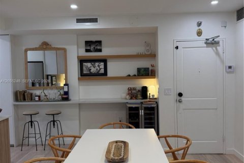 Condo in Bal Harbour, Florida, 2 bedrooms  № 2264940 - photo 5