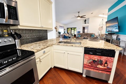 House in Spring Hill, Florida 2 bedrooms, 134.43 sq.m. № 2393715 - photo 9
