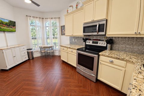 House in Spring Hill, Florida 2 bedrooms, 134.43 sq.m. № 2393715 - photo 6