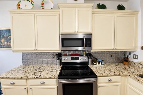 House in Spring Hill, Florida 2 bedrooms, 134.43 sq.m. № 2393715 - photo 5
