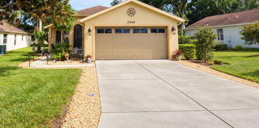 House in Spring Hill, Florida 2 bedrooms, 134.43 sq.m. № 2393715