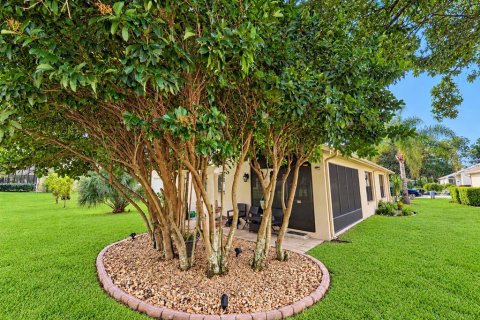 House in Spring Hill, Florida 2 bedrooms, 134.43 sq.m. № 2393715 - photo 28