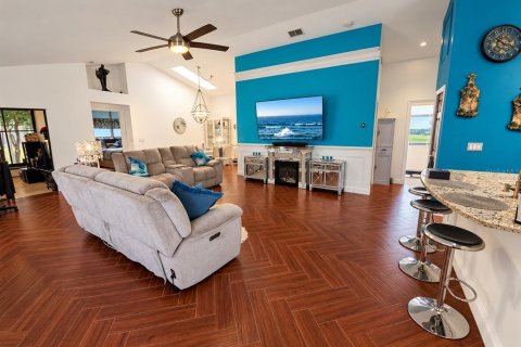 House in Spring Hill, Florida 2 bedrooms, 134.43 sq.m. № 2393715 - photo 3