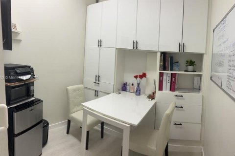 Commercial property in Miami, Florida № 1485648 - photo 5