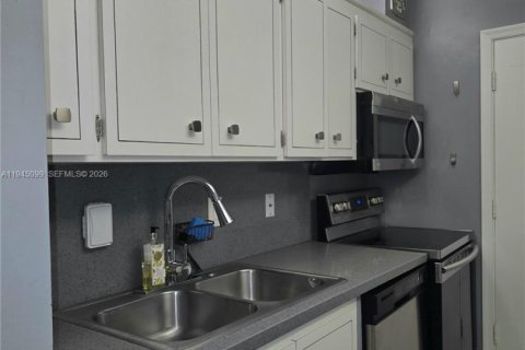 Condo in Fort Lauderdale, Florida, 1 bedroom  № 2003820 - photo 12