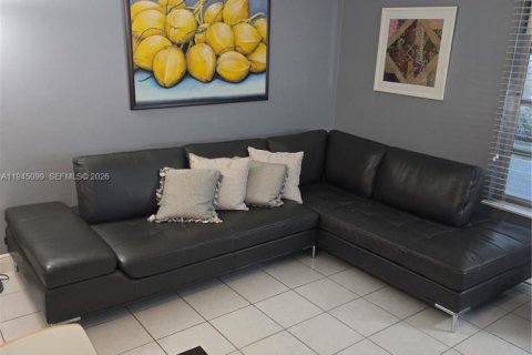 Condo in Fort Lauderdale, Florida, 1 bedroom  № 2003820 - photo 18