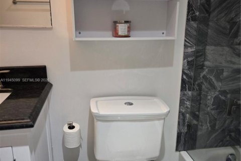 Condo in Fort Lauderdale, Florida, 1 bedroom  № 2003820 - photo 25