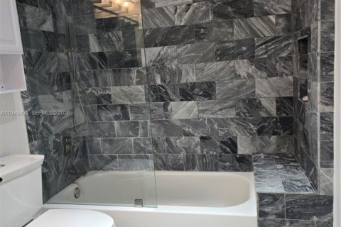 Condo in Fort Lauderdale, Florida, 1 bedroom  № 2003820 - photo 24