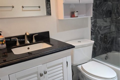 Condo in Fort Lauderdale, Florida, 1 bedroom  № 2003820 - photo 22