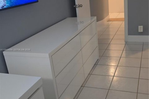 Condo in Fort Lauderdale, Florida, 1 bedroom  № 2003820 - photo 16