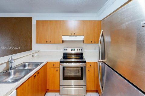 Condominio en venta en Opa-locka, Florida, 3 dormitorios № 2066863 - foto 11