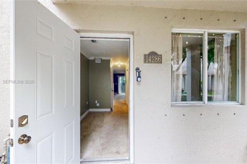 Condominio en venta en Opa-locka, Florida, 3 dormitorios № 2066863 - foto 3