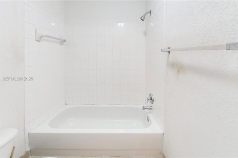 Condominio en venta en Opa-locka, Florida, 3 dormitorios № 2066863 - foto 28