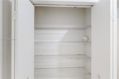 Condominio en venta en Opa-locka, Florida, 3 dormitorios № 2066863 - foto 21