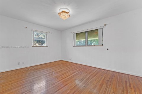 Commercial property in Dania Beach, Florida № 1756778 - photo 11