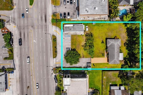 Commercial property in Dania Beach, Florida № 1756778 - photo 1