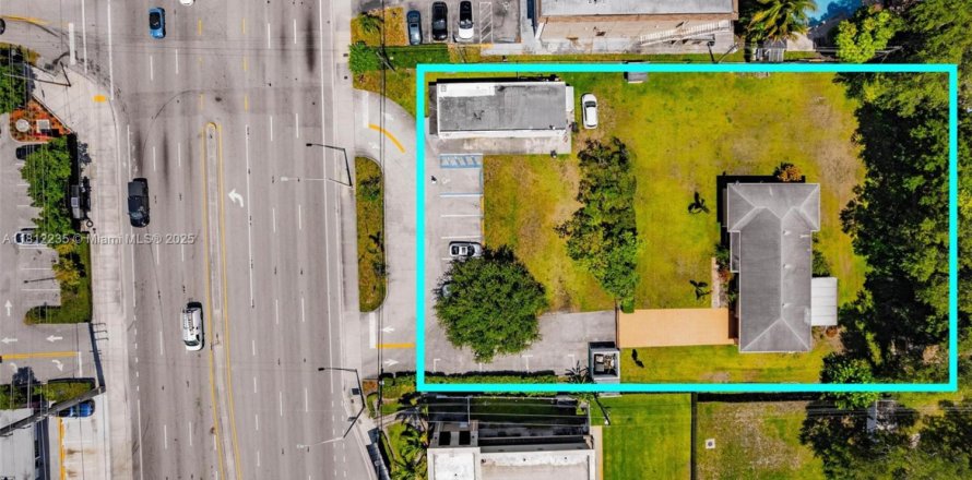 Commercial property in Dania Beach, Florida № 1756778