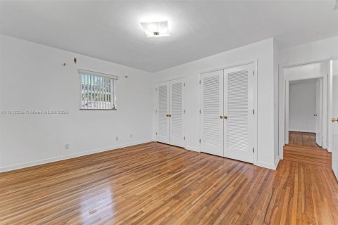 Commercial property in Dania Beach, Florida № 1756778 - photo 13
