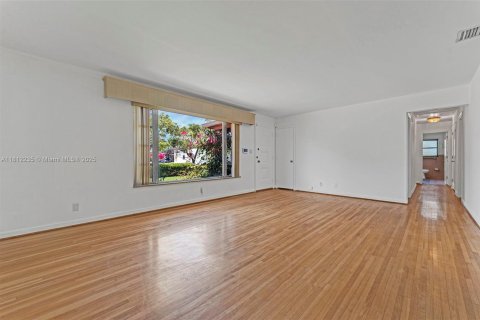 Commercial property in Dania Beach, Florida № 1756778 - photo 17