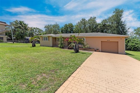 Commercial property in Dania Beach, Florida № 1756778 - photo 9